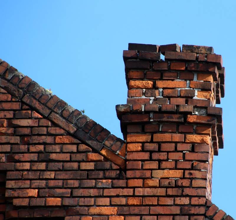 Signs Your Miami Gardens Home Needs a Chimney Inspection Damaged chimney on an Miami Gardens home showing cracks and missing mortar